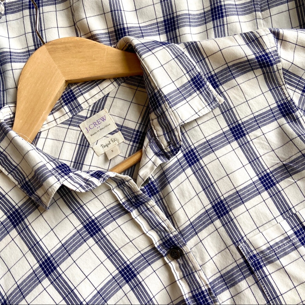 🌿J.Crew button down - Picture 2 of 8